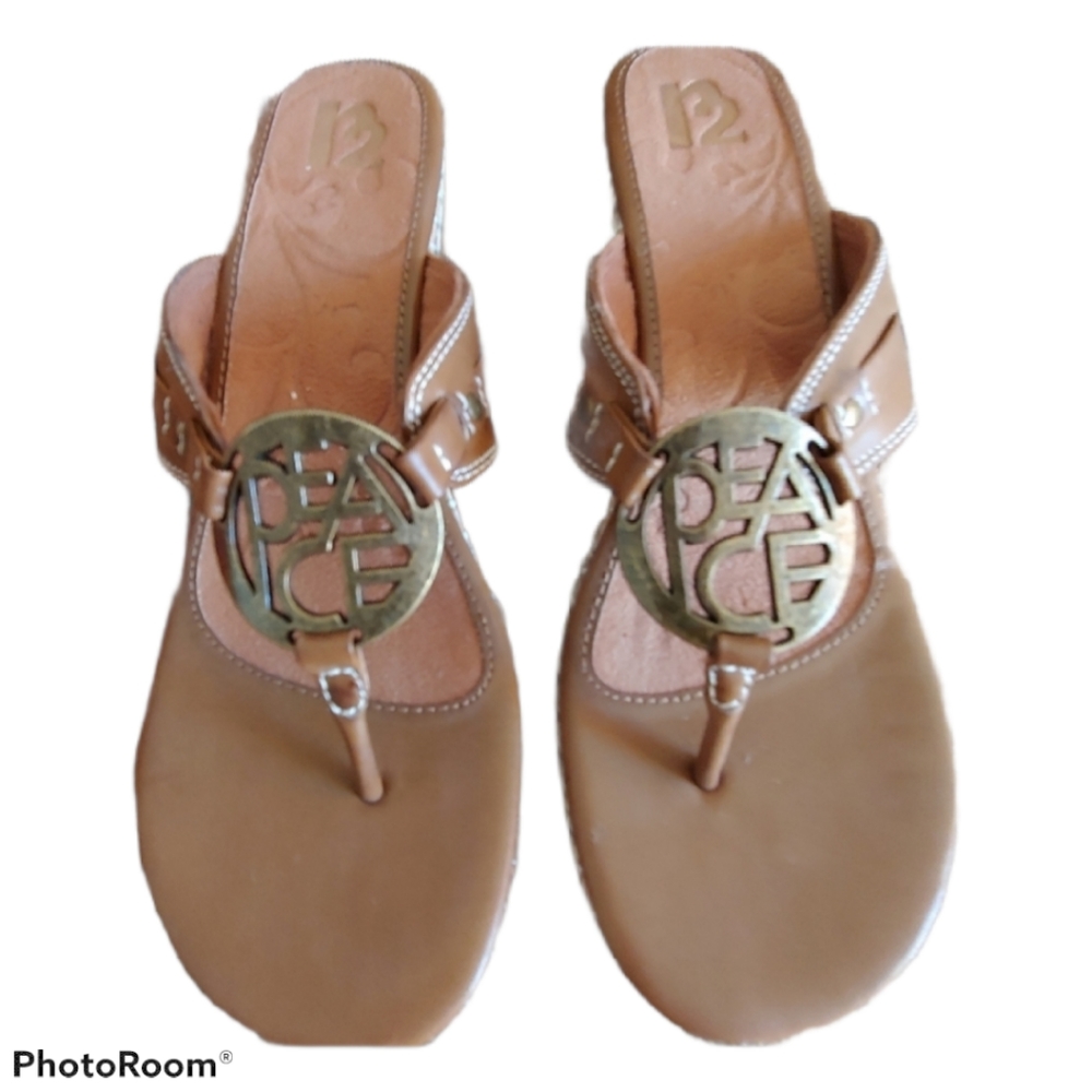 NWOT--Women's Wedge Sandal